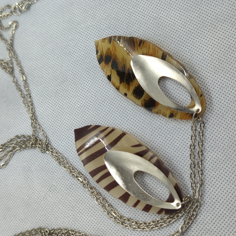 2 Necklaces - Picture 7 of 7